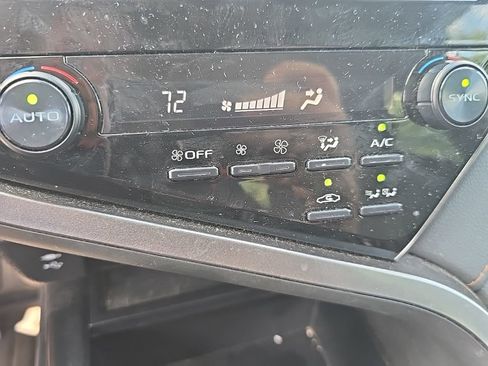 Used 2019 Toyota Camry LE FWD image 17