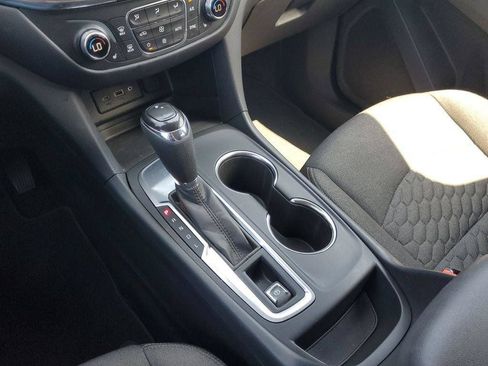 Used 2020 Chevrolet Equinox LT FWD image 18