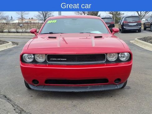 Used 2013 Dodge Challenger SXT RWD image 2