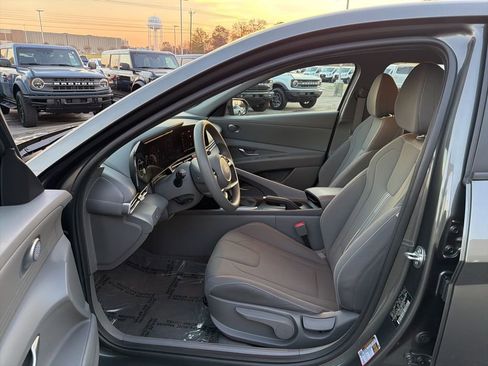 Used 2024 Hyundai Elantra SEL image 10