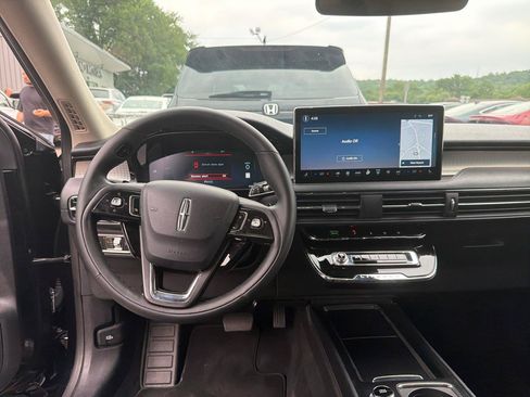 Used 2024 Lincoln Corsair AWD image 22