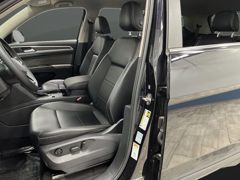 Used 2022 Volkswagen Atlas SE w/ Black Wheel Package image 4