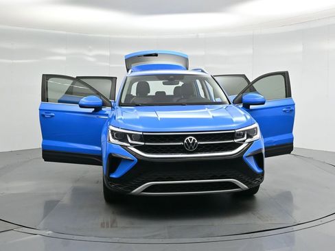 Used 2022 Volkswagen Taos SEL w/ Panoramic Sunroof Package image 32