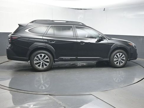 Used 2025 Subaru Outback Premium w/ Tech Package 1 AWD/4WD image 8
