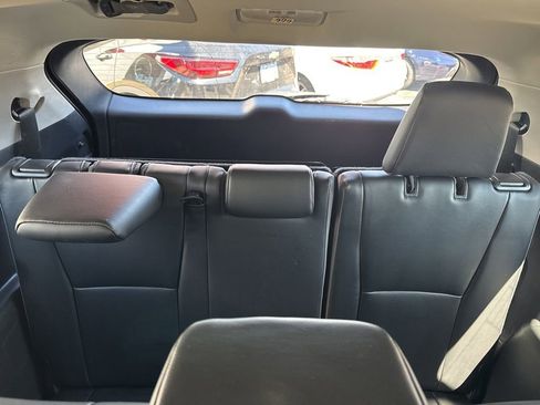 Used 2022 Toyota Highlander XLE image 17