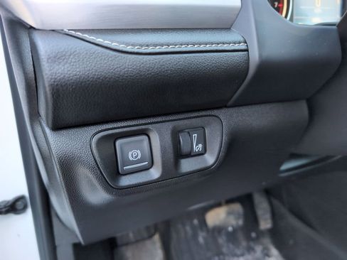 Used 2023 GMC Acadia SLE w/ Driver Convenience Package image 19