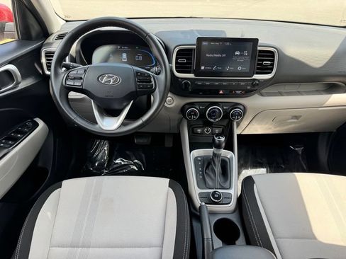 Used 2025 Hyundai Venue SEL FWD image 9
