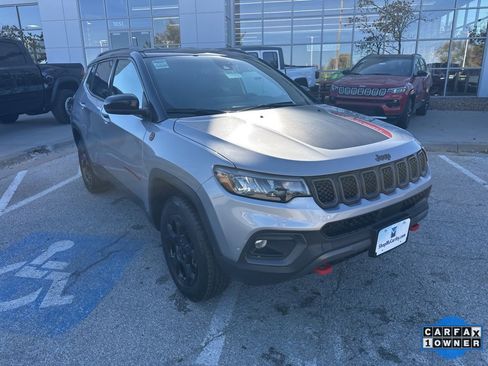 Used 2023 Jeep Compass Trailhawk image 7