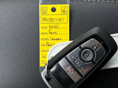 Used 2025 Ford Escape Active AWD/4WD image 36