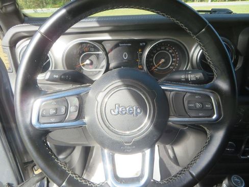 Used 2021 Jeep Wrangler Unlimited Sahara AWD/4WD image 9