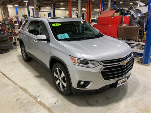 Used 2018 Chevrolet Traverse LT image 3