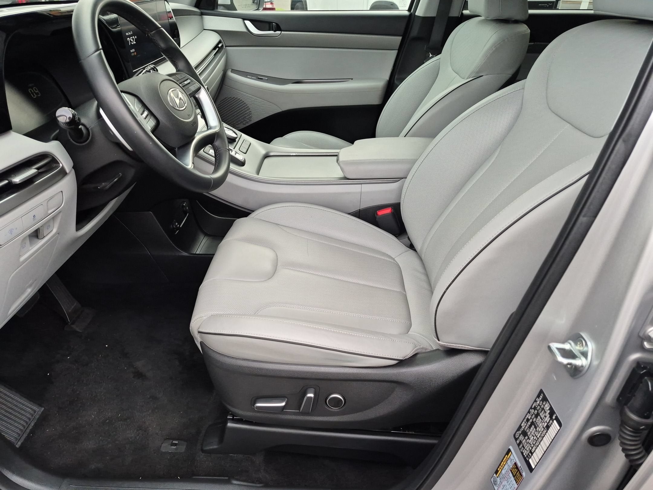 Used 2024 Hyundai Palisade SEL FWD image 13