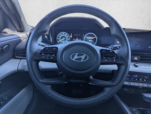 Certified 2025 Hyundai Elantra Limited FWD image 15