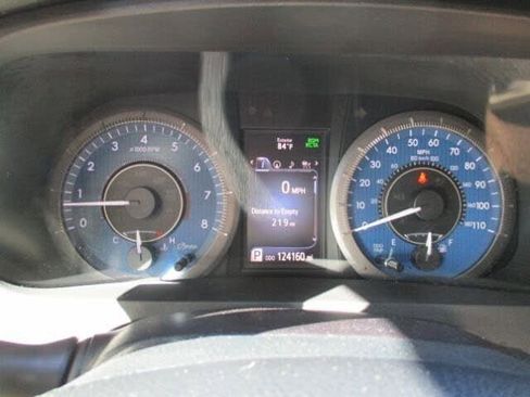 Used 2018 Toyota Sienna XLE image 33