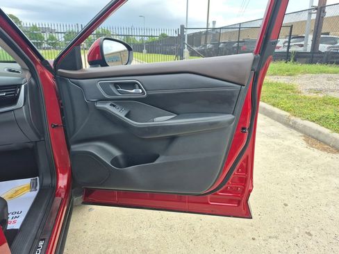 Used 2021 Nissan Rogue Platinum FWD image 24