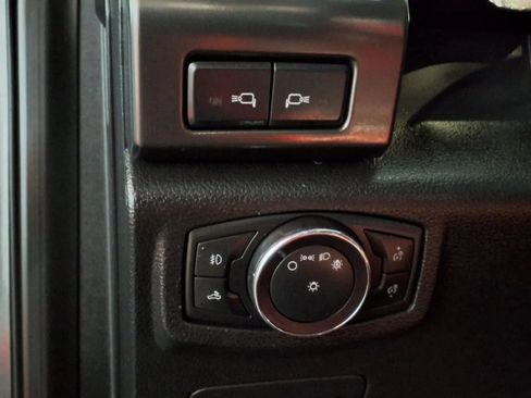 Used 2019 Ford F150 Lariat w/ Equipment Group 502A Luxury AWD/4WD image 19