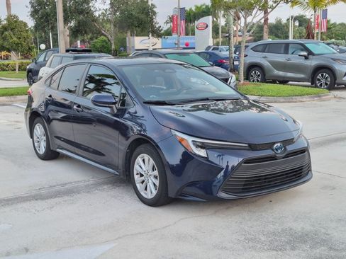 Used 2024 Toyota Corolla LE w/ LE Convenience Package FWD image 3