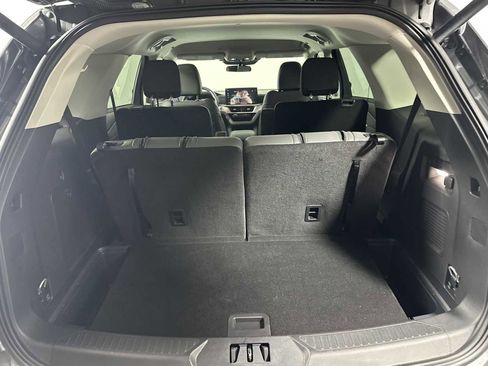 Used 2025 Ford Explorer Active w/ Active Comfort Package RWD image 21