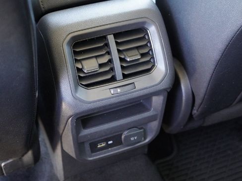 Used 2020 Volkswagen Tiguan SE image 27