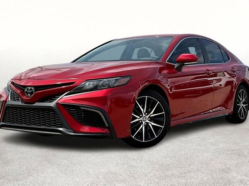 Used 2024 Toyota Camry SE image 14