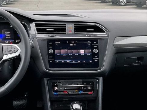Used 2024 Volkswagen Tiguan SE w/ Panoramic Sunroof Package AWD/4WD image 15