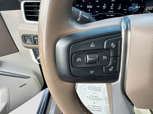 Used 2023 GMC Yukon XL Denali AWD/4WD image 39