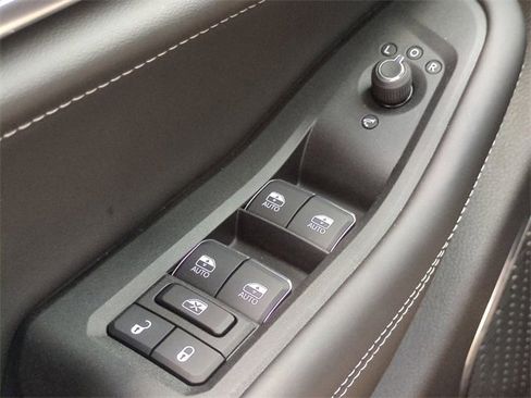 New 2025 Jeep Grand Cherokee Overland w/ Luxury Tech Group IV image 25