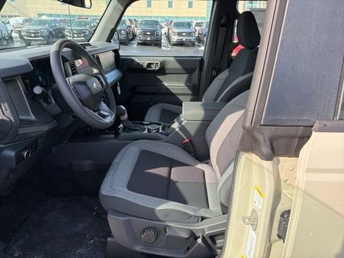 New 2025 Ford Bronco Base image 10