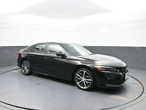 Used 2023 Honda Civic Touring image 4