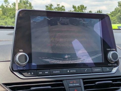Used 2025 Nissan Altima 2.5 SV FWD image 19