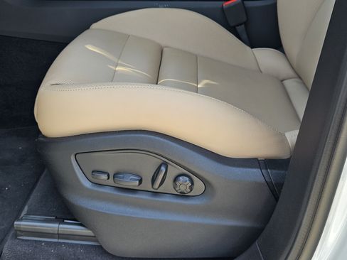 Certified 2026 Porsche Cayenne AWD/4WD image 23