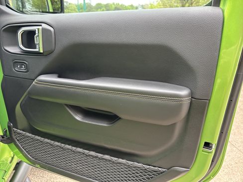 Used 2025 Jeep Gladiator Sport AWD/4WD image 17