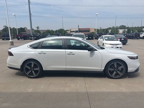 Used 2023 Honda Accord Sport image 4