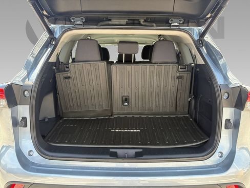 Used 2023 Toyota Highlander LE FWD image 26