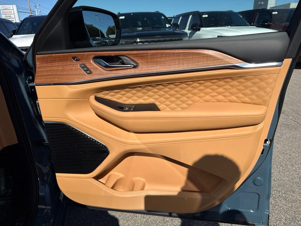 New 2027 Jeep Grand Cherokee Summit AWD/4WD image 31