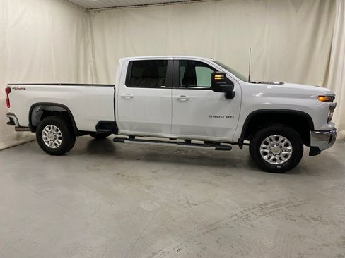 Used 2025 Chevrolet Silverado 3500 LT w/ Safety Package AWD/4WD image 9