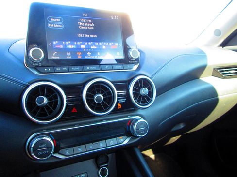 Used 2021 Nissan Sentra SV image 9