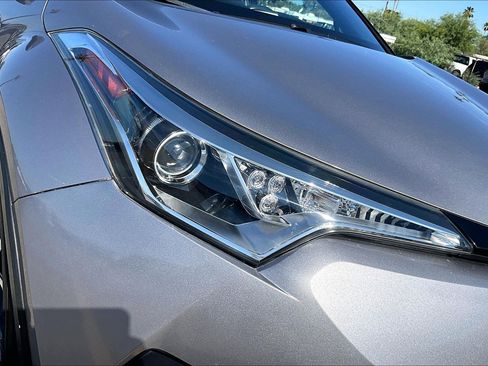 Used 2018 Toyota C-HR XLE FWD image 27