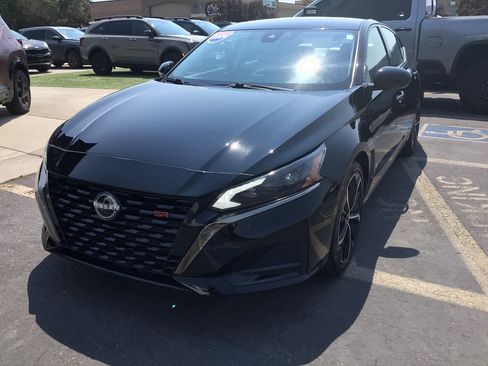 Used 2024 Nissan Altima 2.5 SR FWD image 2