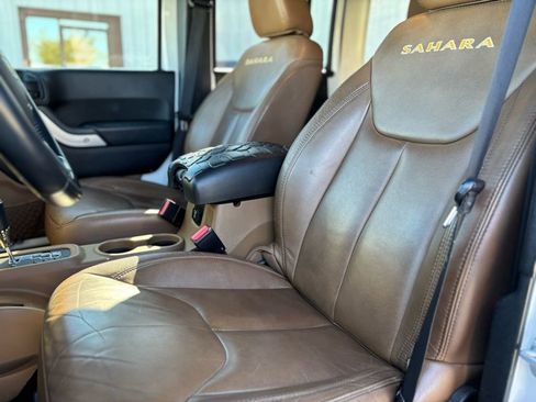 Used 2014 Jeep Wrangler Unlimited Sahara w/ Max Tow Package image 11