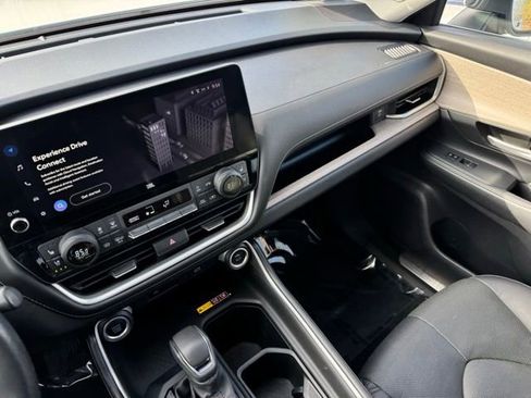 Used 2024 Toyota Grand Highlander AWD image 26