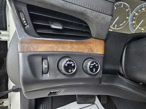 Used 2015 Cadillac Escalade Premium AWD/4WD image 38