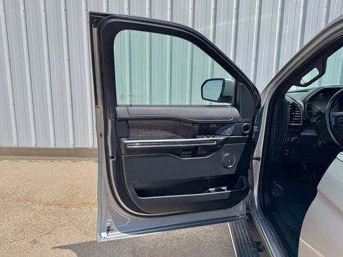 Used 2021 Ford Expedition Limited AWD/4WD image 15