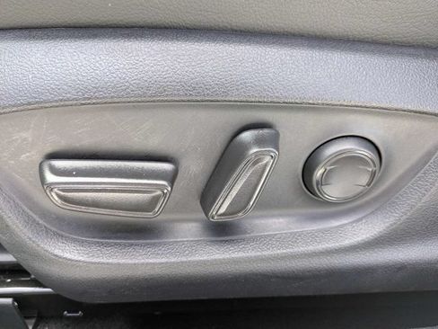 Used 2023 Toyota Camry SE w/ Cold Weather Package FWD image 19