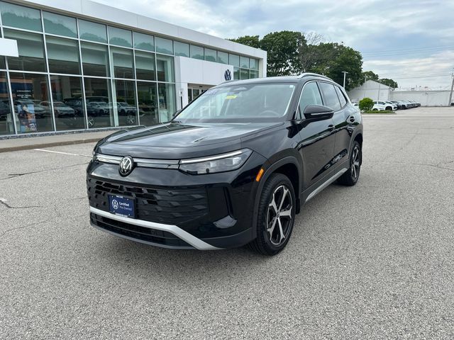 Certified 2025 Volkswagen Tiguan SE AWD/4WD image 3