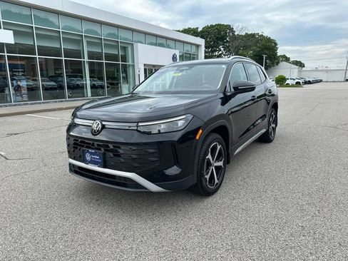 Certified 2025 Volkswagen Tiguan SE AWD/4WD image 3