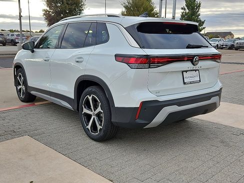 New 2026 Volkswagen Tiguan SE image 2