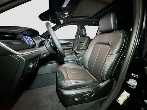 New 2025 Jeep Grand Cherokee Limited w/ Luxury Tech Group II image 14