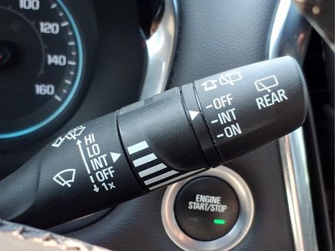 Used 2023 Chevrolet Traverse LT FWD image 30