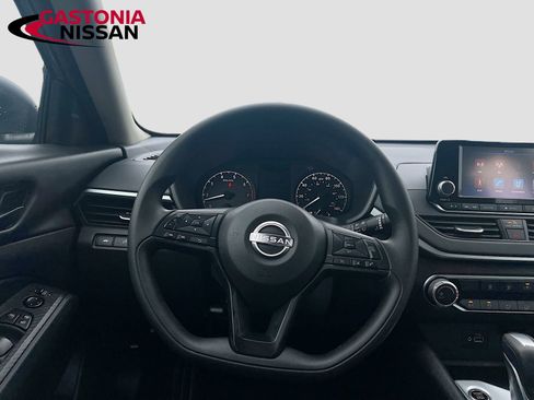 Used 2024 Nissan Altima 2.5 S FWD image 27